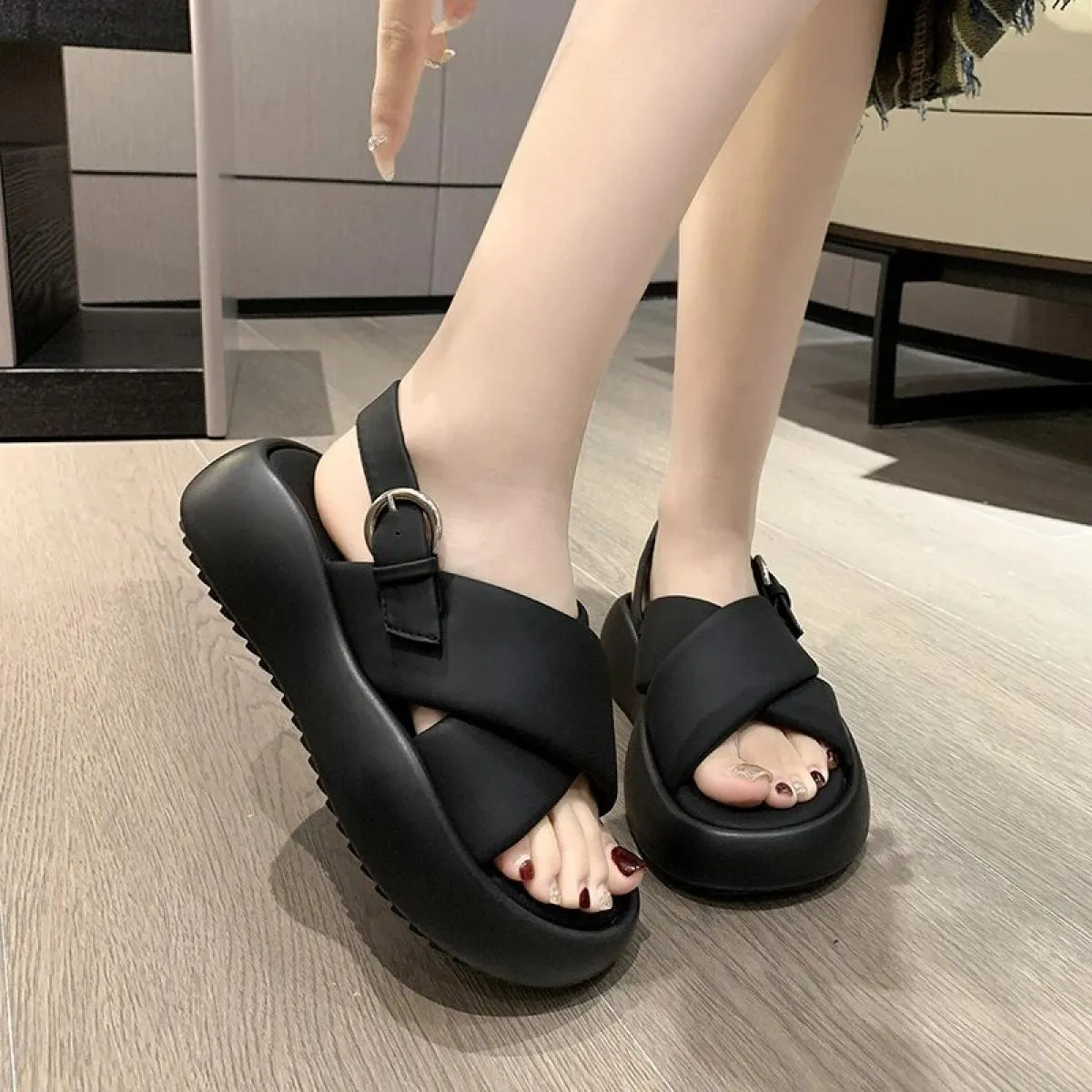 2023 Scarpe da donna di moda Cinturino con fibbia Sandali da donna Estate Concisa Sandali casual da donna Scarpe con fondo spess
