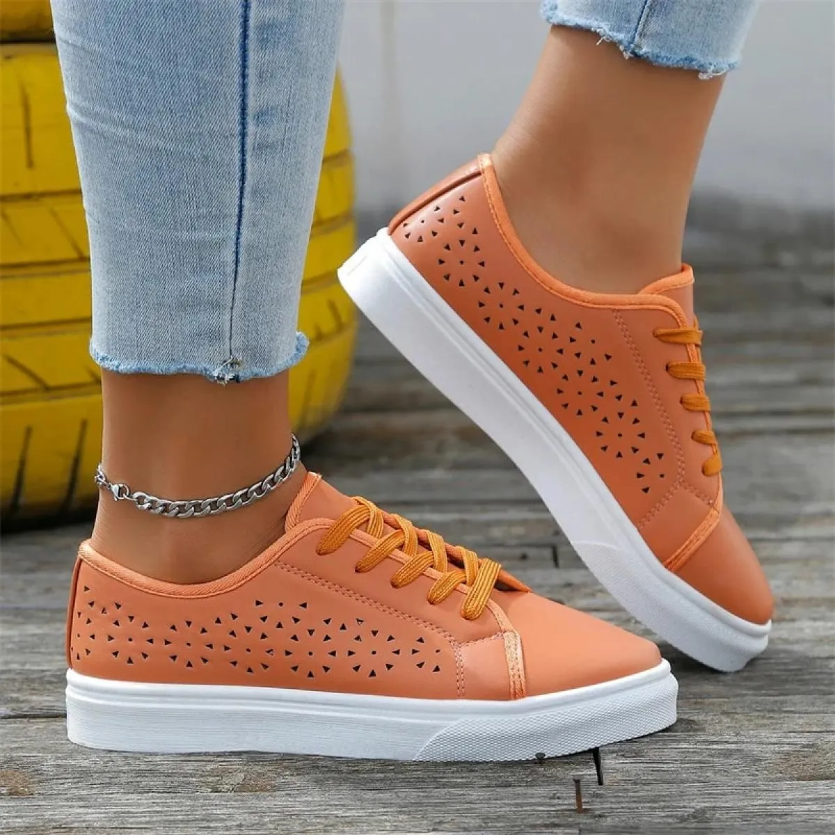 2024 nuove scarpe da donna moda estate casual scarpe bianche ritagli pizzo tela cava traspirante piattaforma scarpe basse donna