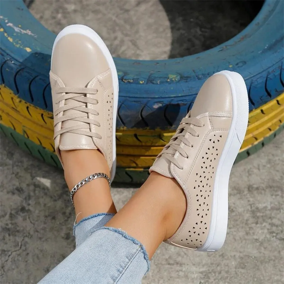 2024 nuove scarpe da donna moda estate casual scarpe bianche ritagli pizzo tela cava traspirante piattaforma scarpe basse donna
