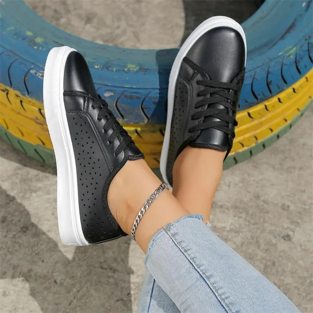 2024 nuove scarpe da donna moda estate casual scarpe bianche ritagli pizzo tela cava traspirante piattaforma scarpe basse donna