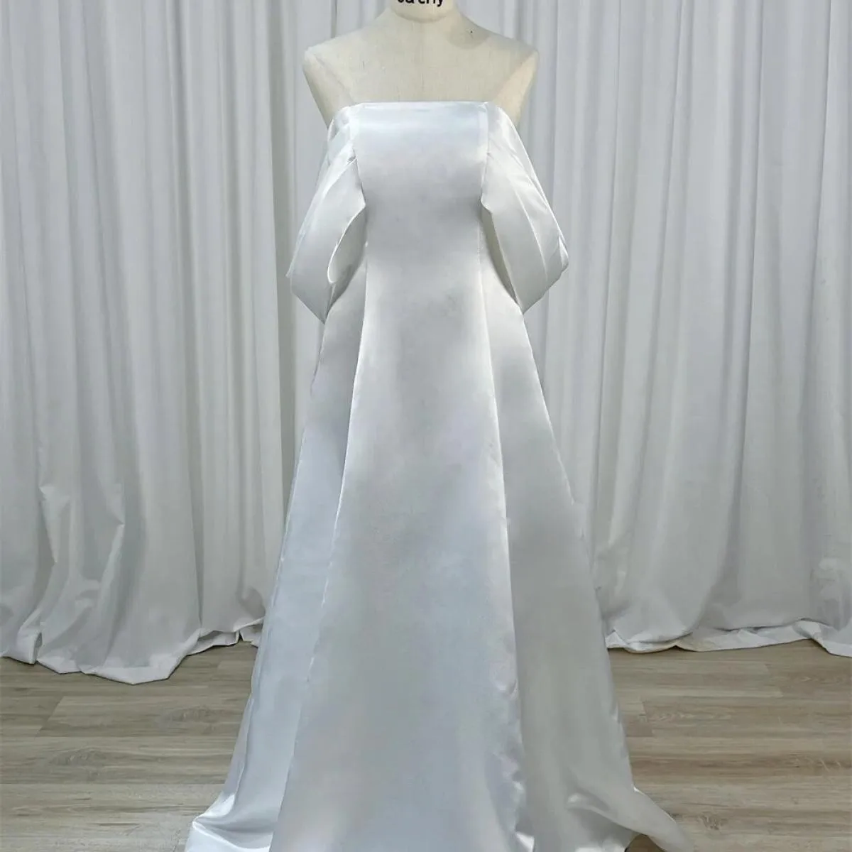 Abiti da sposa da sera in raso Abito da sera con spalla Abito da sera