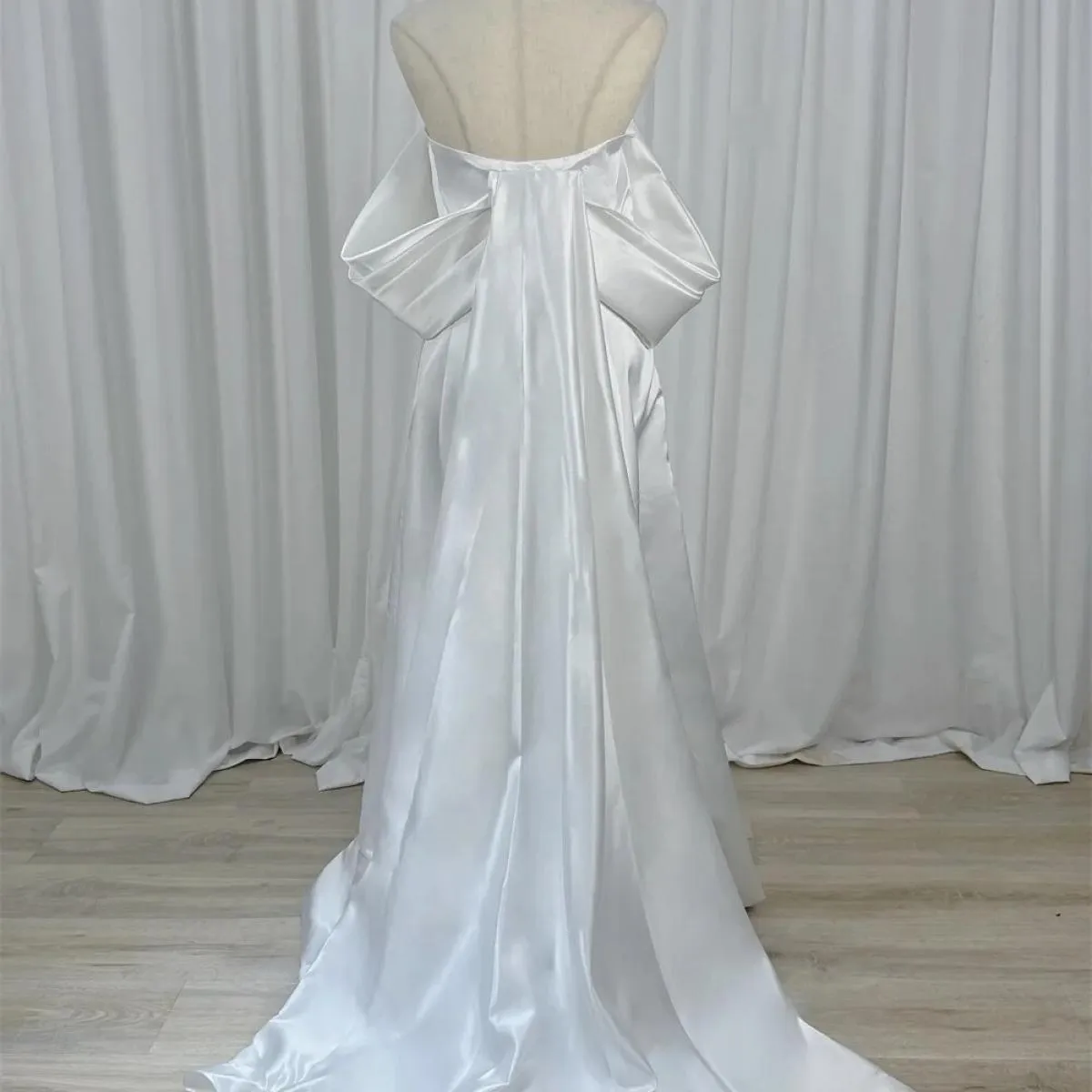 Abiti da sposa da sera in raso Abito da sera con spalla Abito da sera