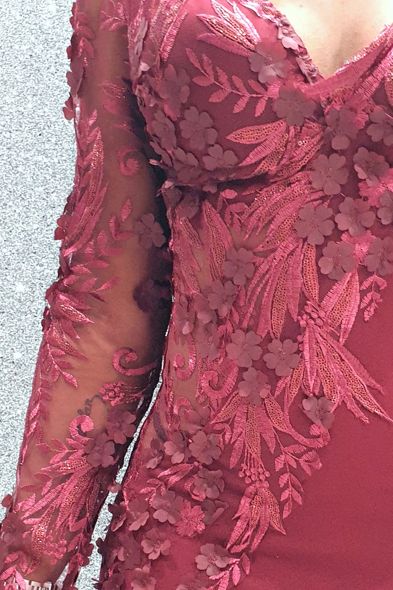 Abito corto a tubino mono manica bordo Chanttal con inserto in tulle ricamato a fiori 3D