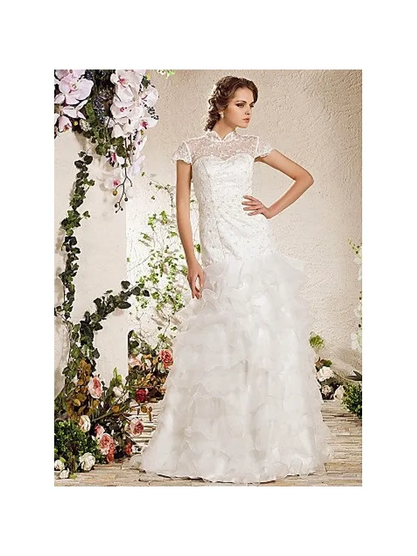 Abito da sposa con colletto coreano e gonna ampia a balze in organza