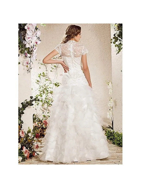 Abito da sposa con colletto coreano e gonna ampia a balze in organza