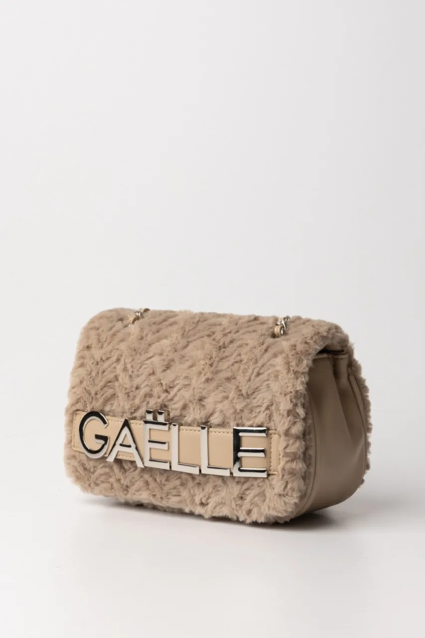 Borsa a tracolla in ecopelliccia con logo Beige