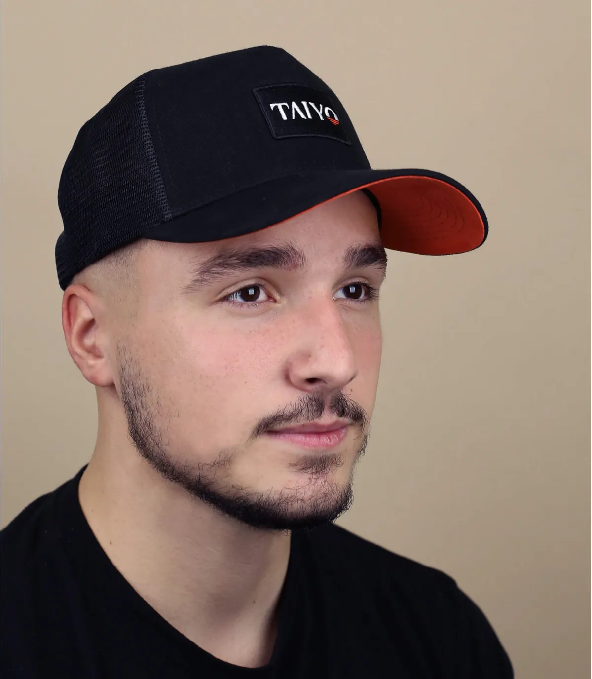 cappellino trucker nero ecoBadge Logo Trucker black     
