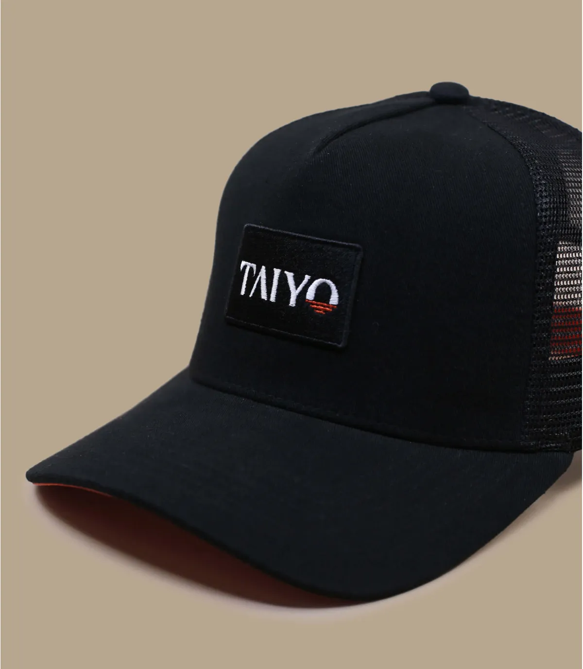 cappellino trucker nero ecoBadge Logo Trucker black     