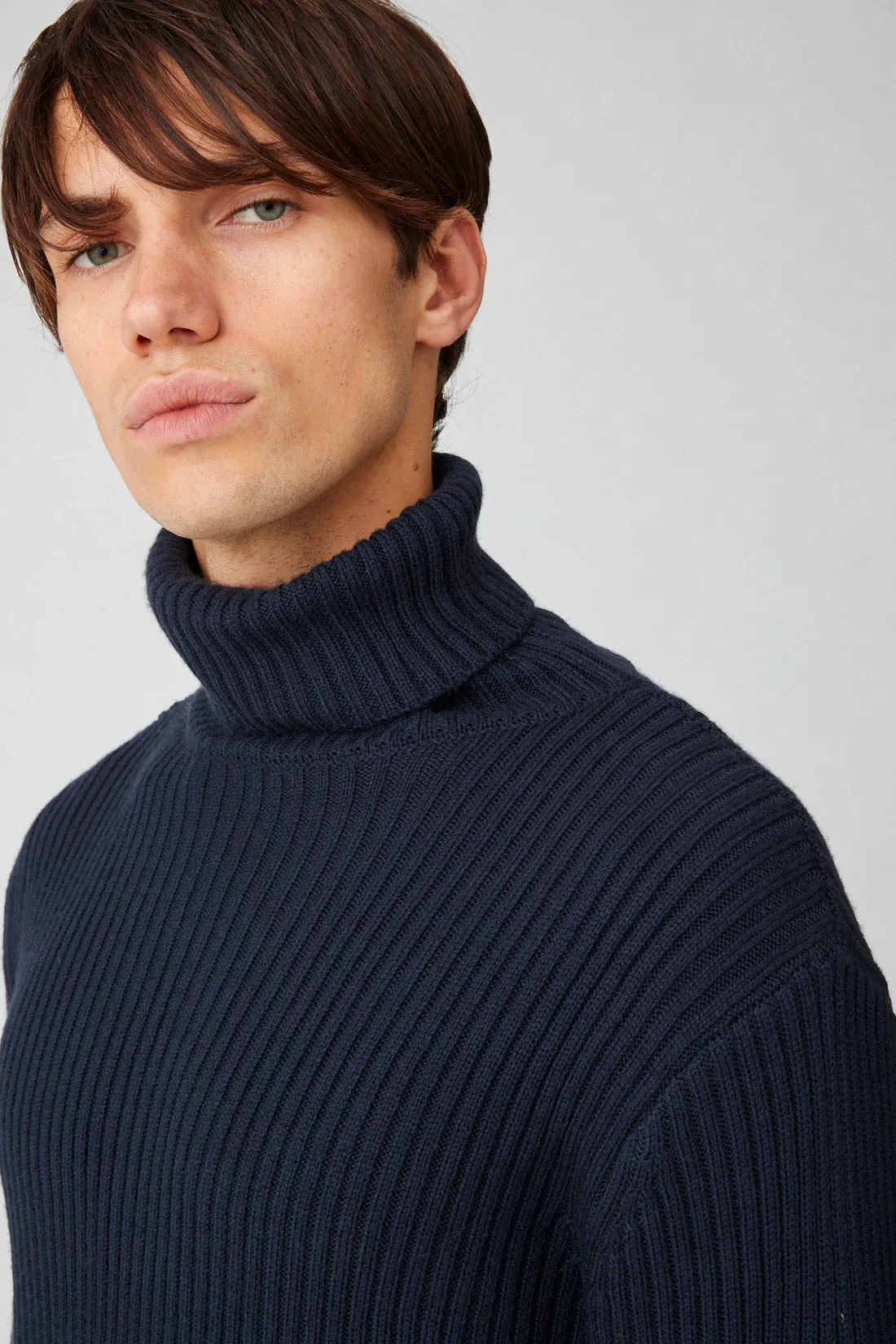 CHRIS – Maglia bluette a collo alto