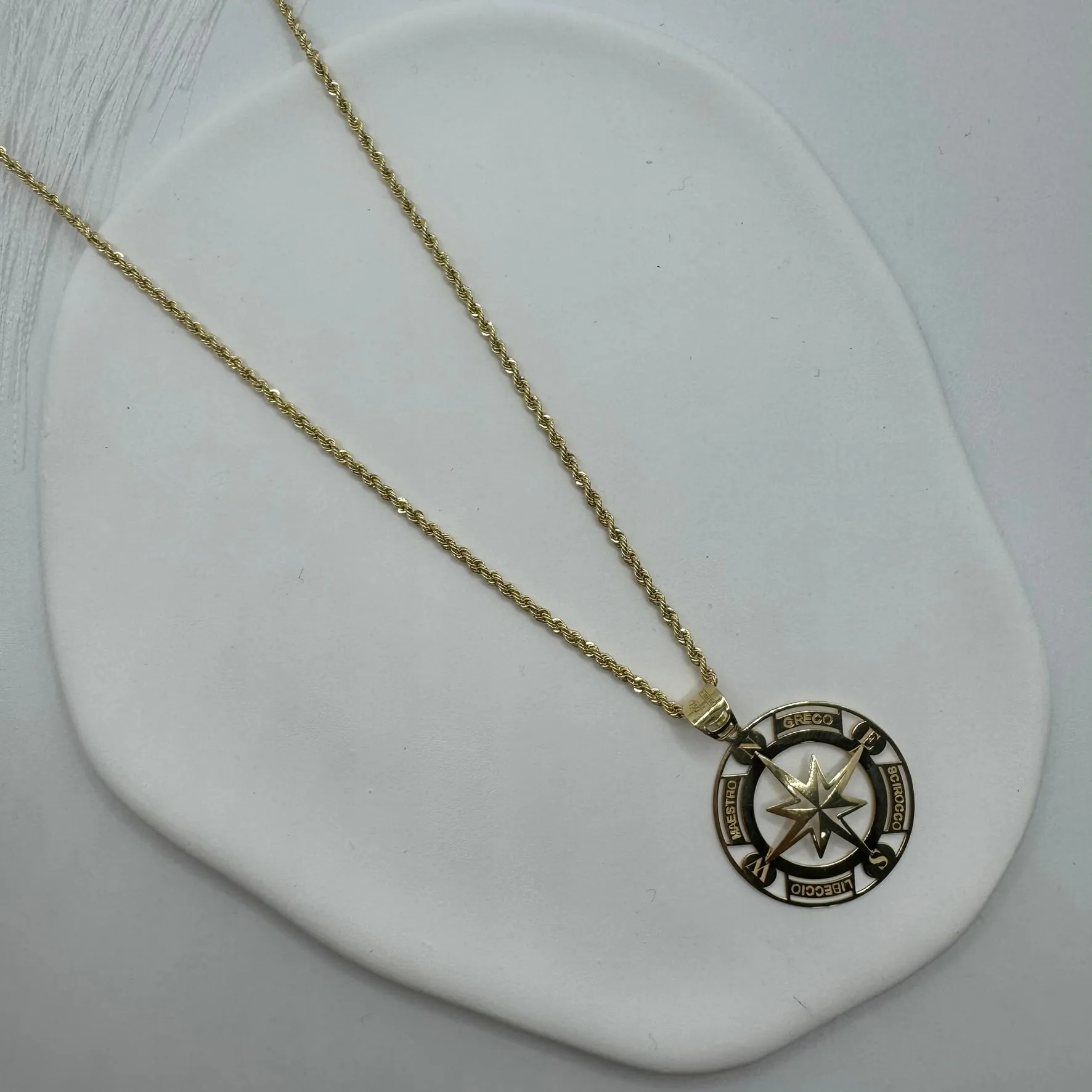 Collana fune con rosa dei venti oro
