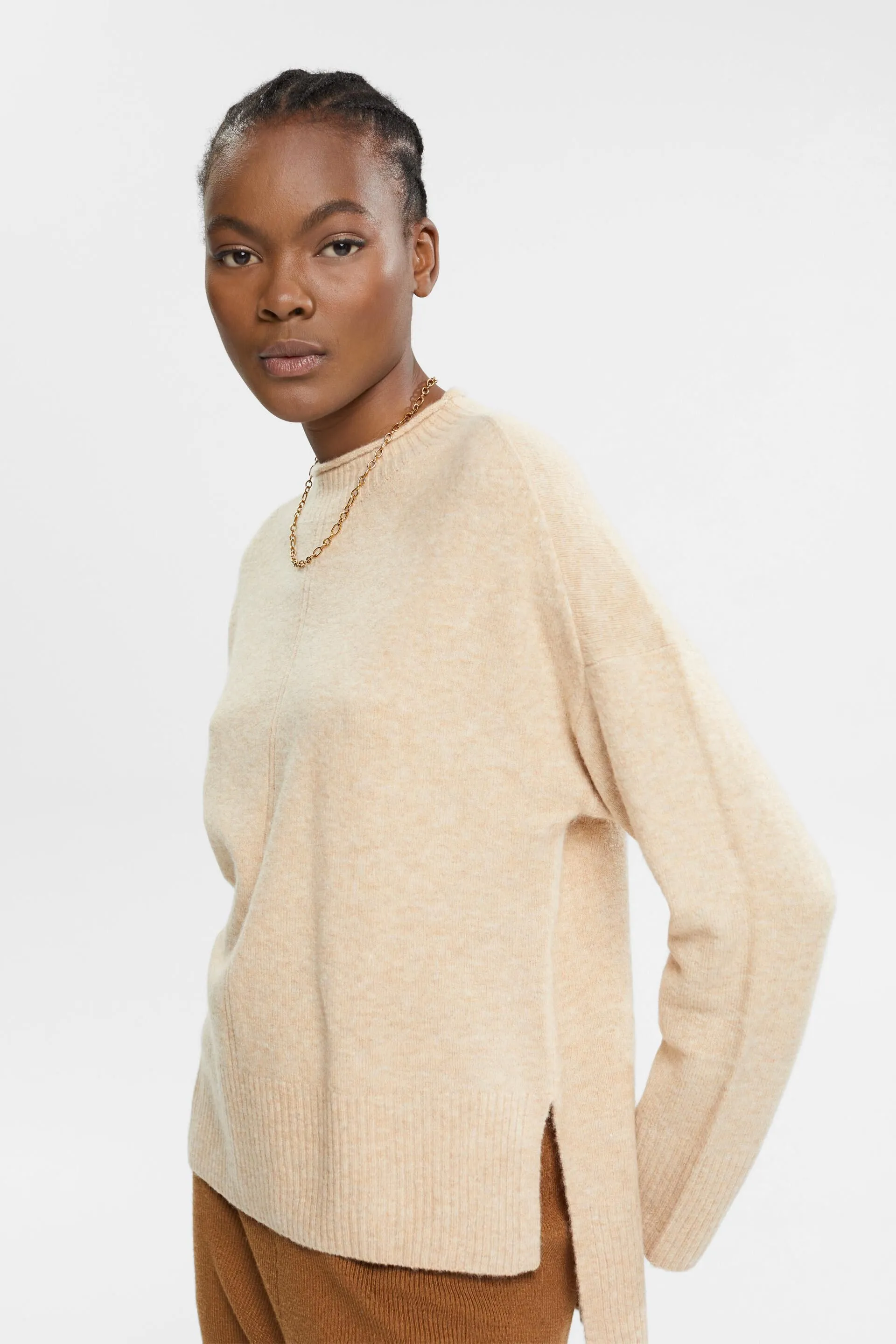 Con lana: pullover soffice con collo alto