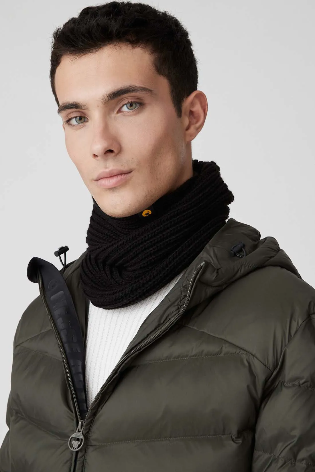 FLYNN – Sciarpa nera in maglia