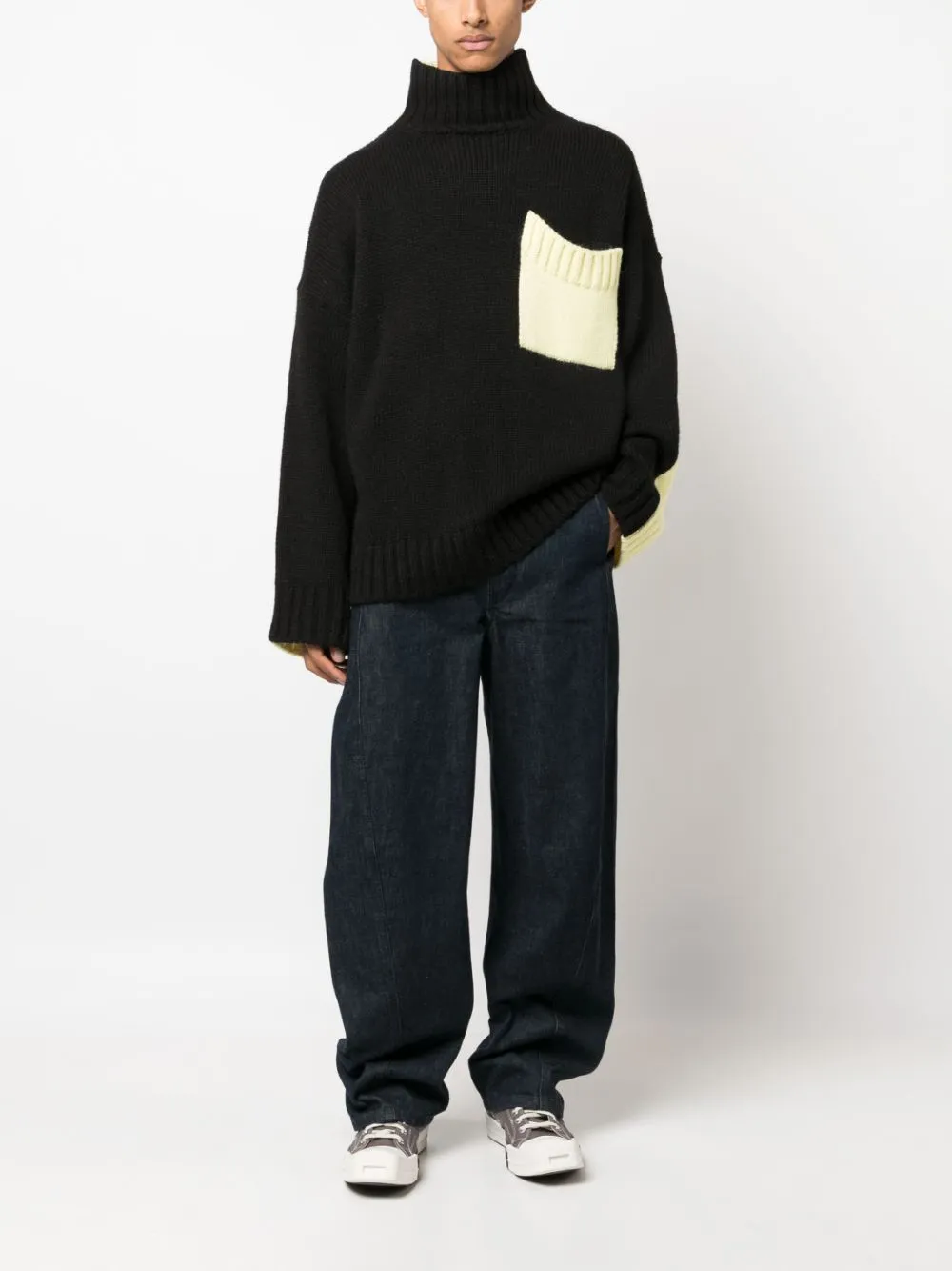 Maglione a collo alto con ricamo in nero e menta - donna