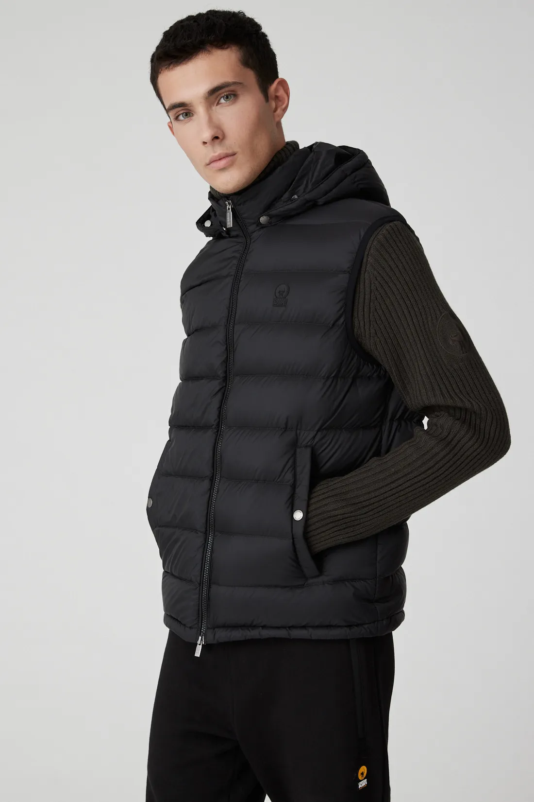 NODIE – Black hooded vest