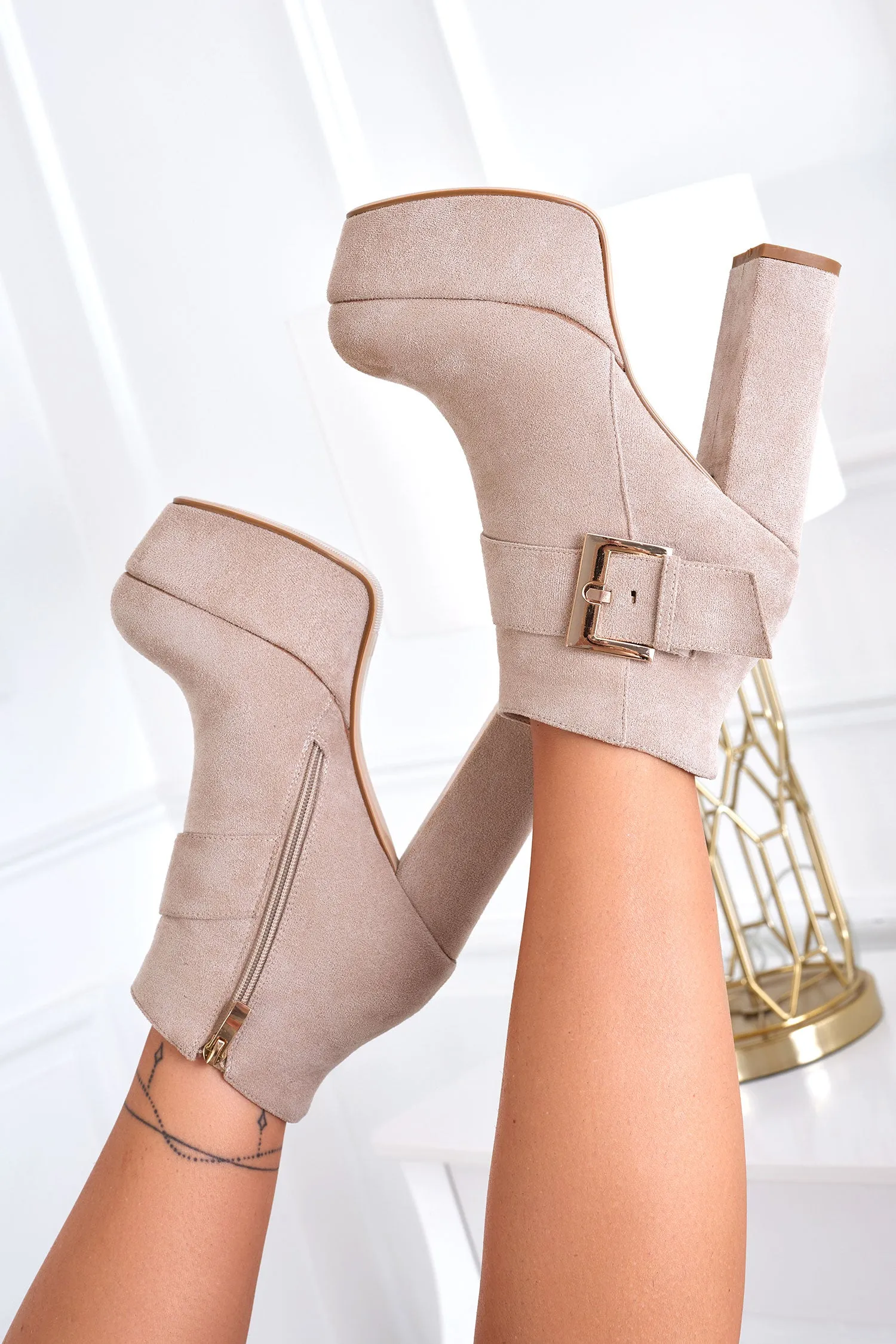 NORAH - Tronchetti beige Alexoo con fibbia