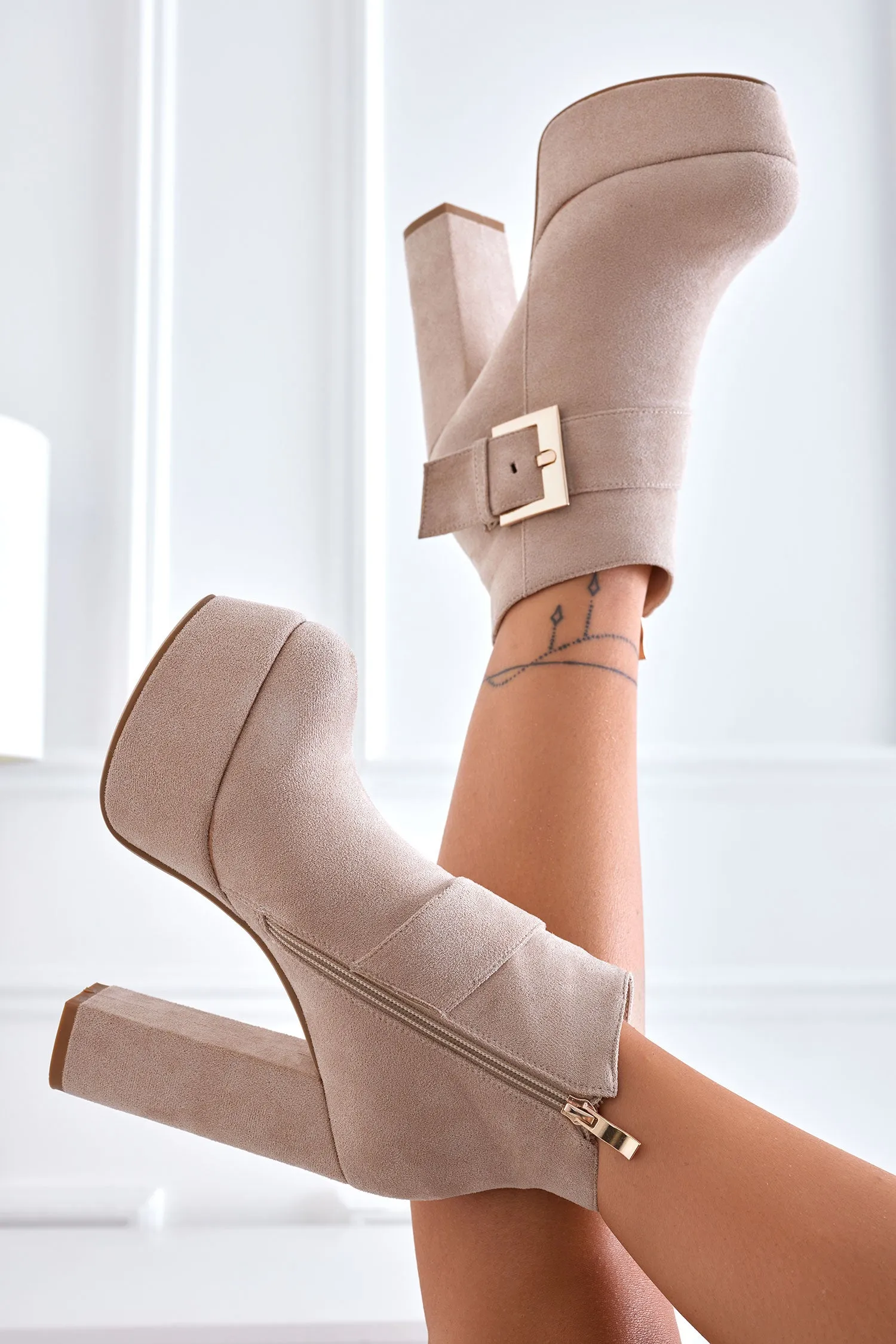 NORAH - Tronchetti beige Alexoo con fibbia