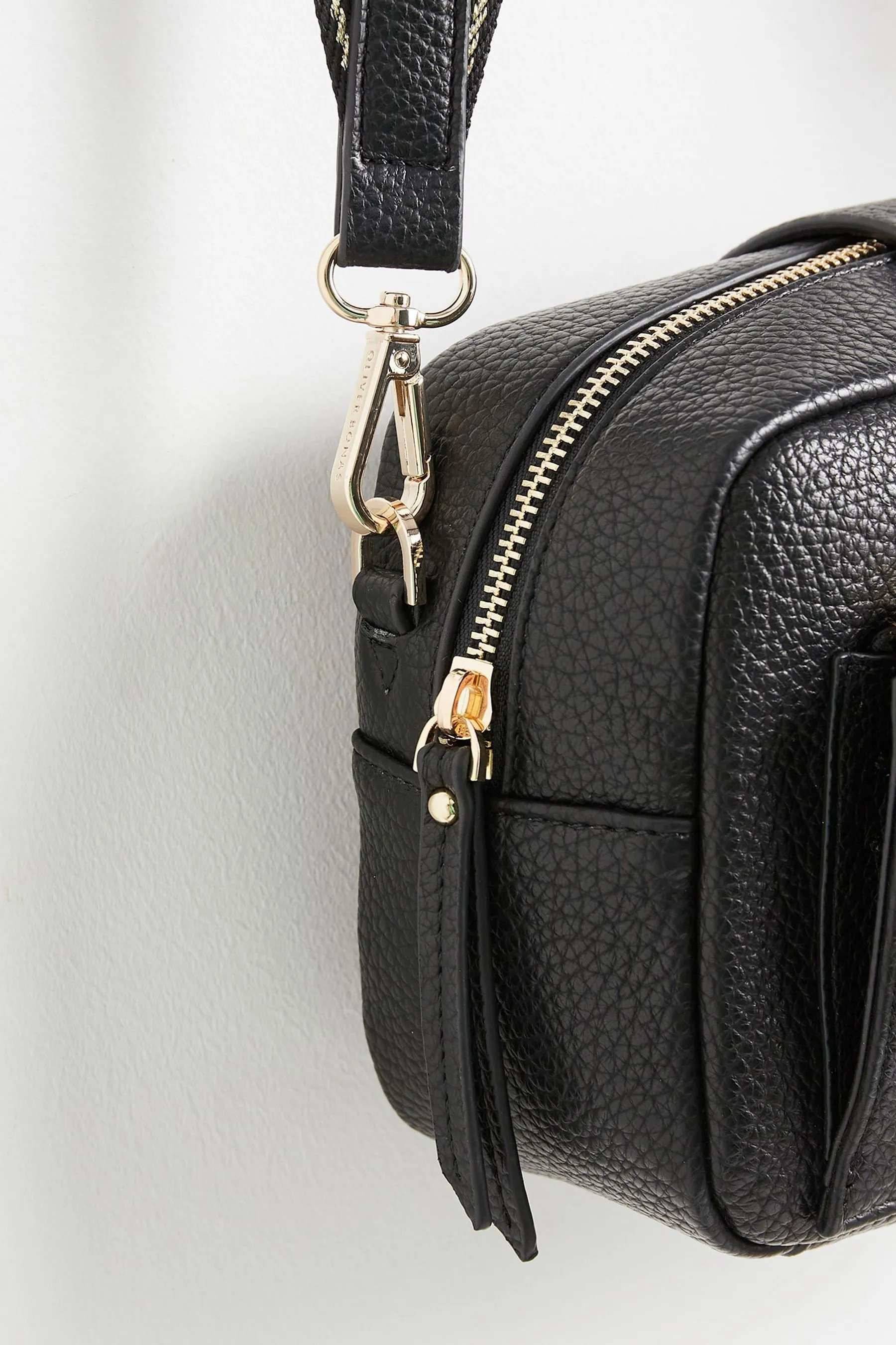 Oliver Bonas - Charlee - Borsa a tracolla con logo