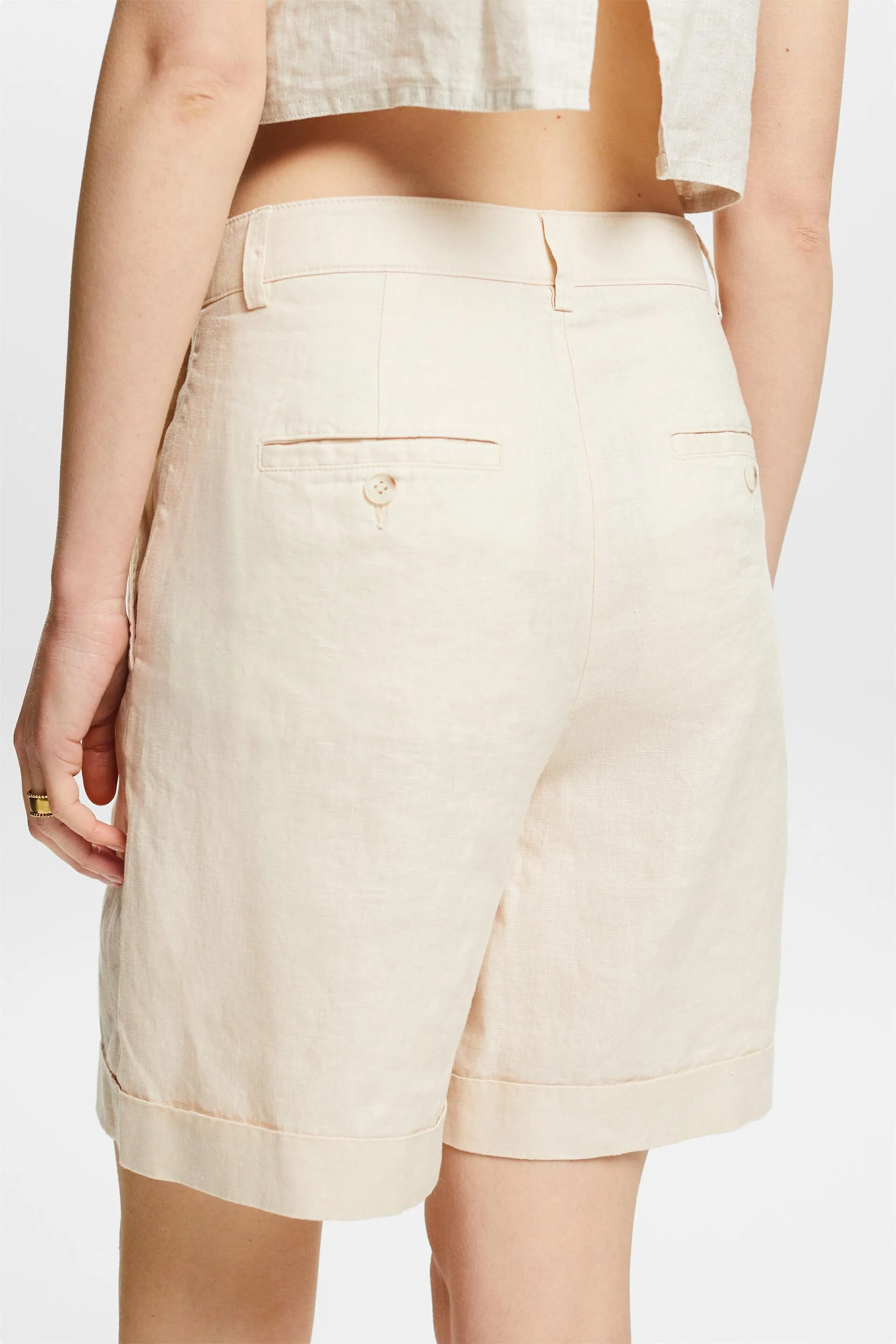 Pantaloncini in lino con risvolto