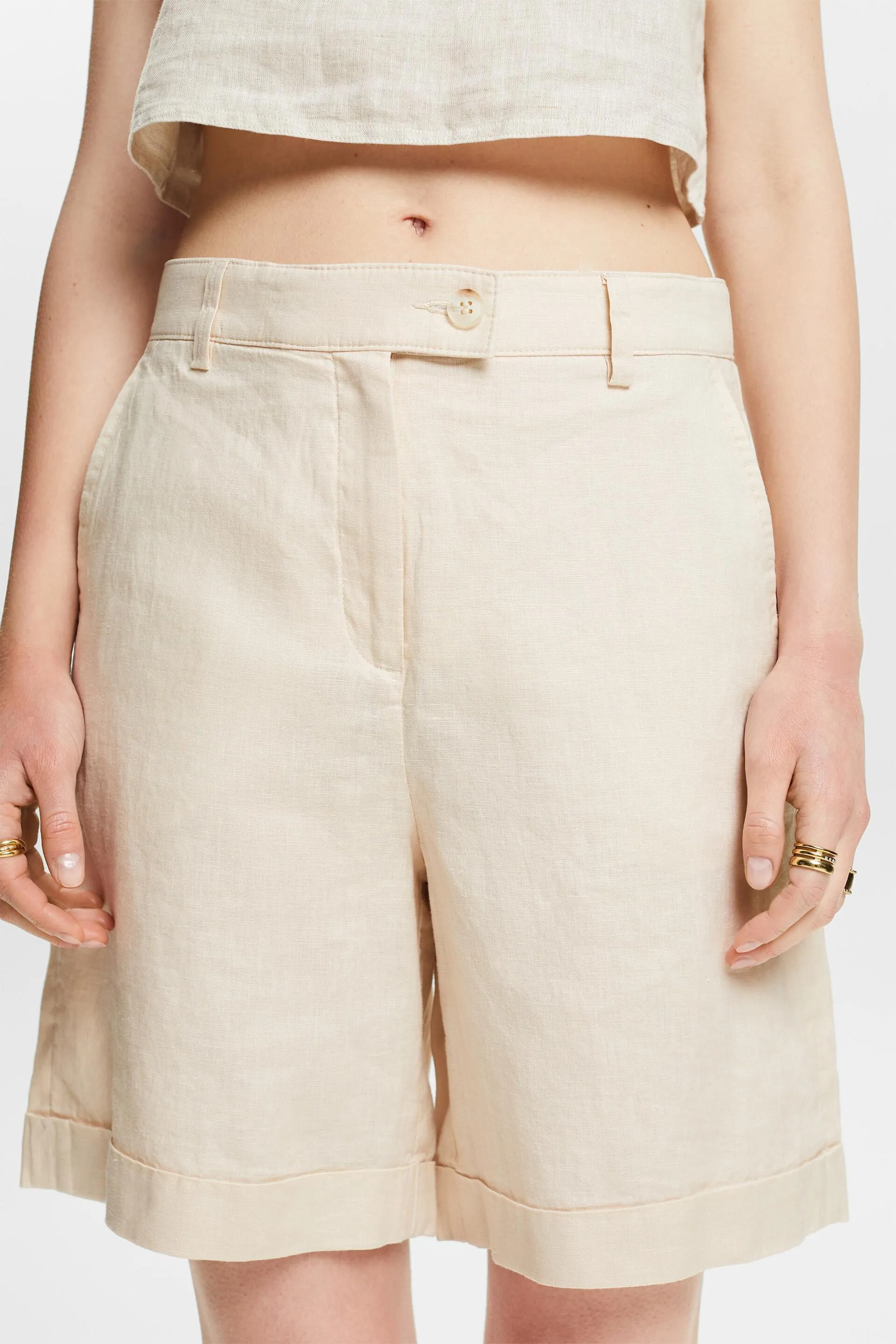 Pantaloncini in lino con risvolto