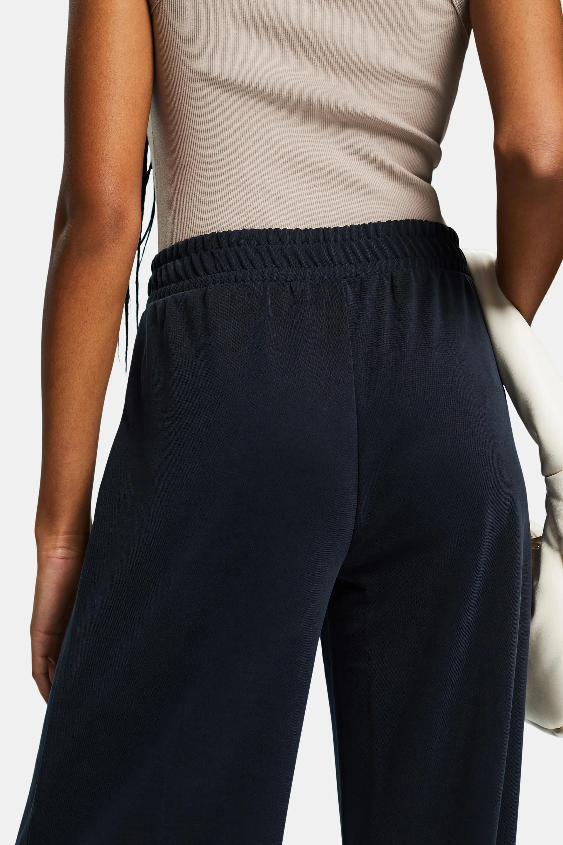 Pantaloni da infilare, a gamba larga e con piega fissa