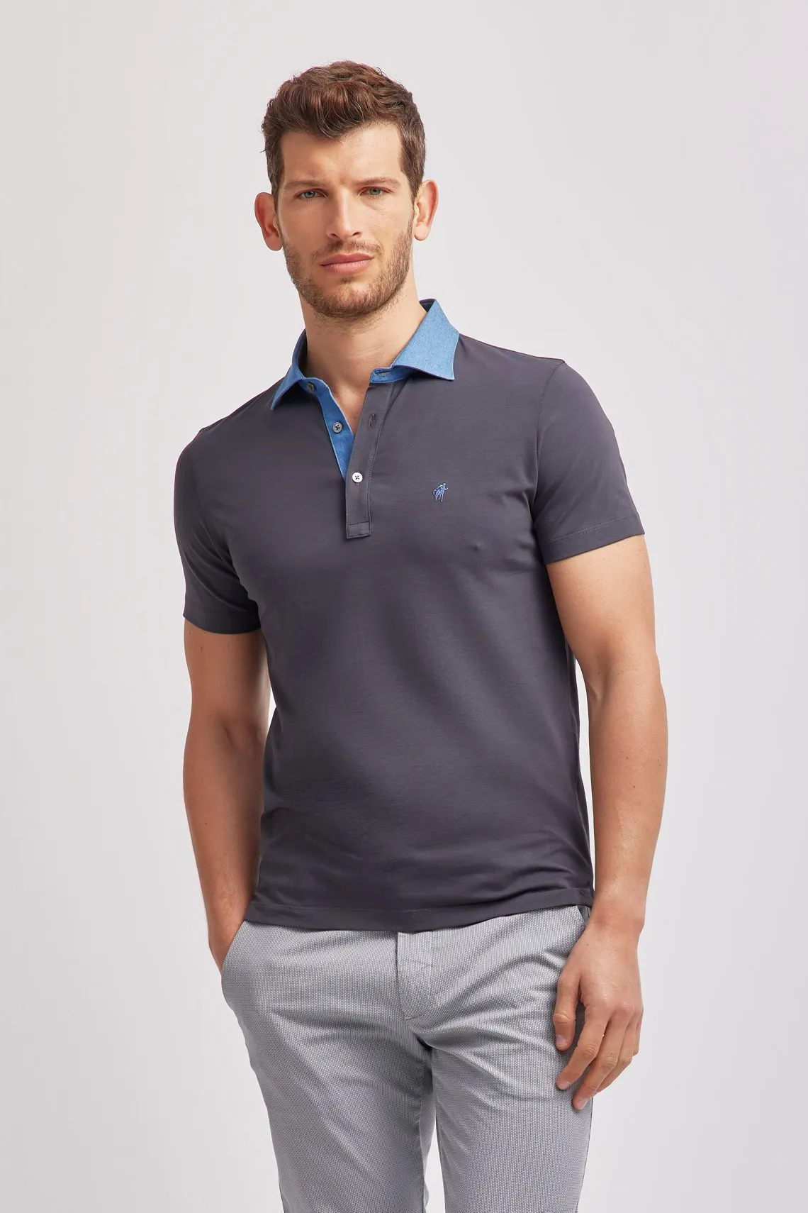 POLO CON COLLO CAMICIA IN CONTRASTO