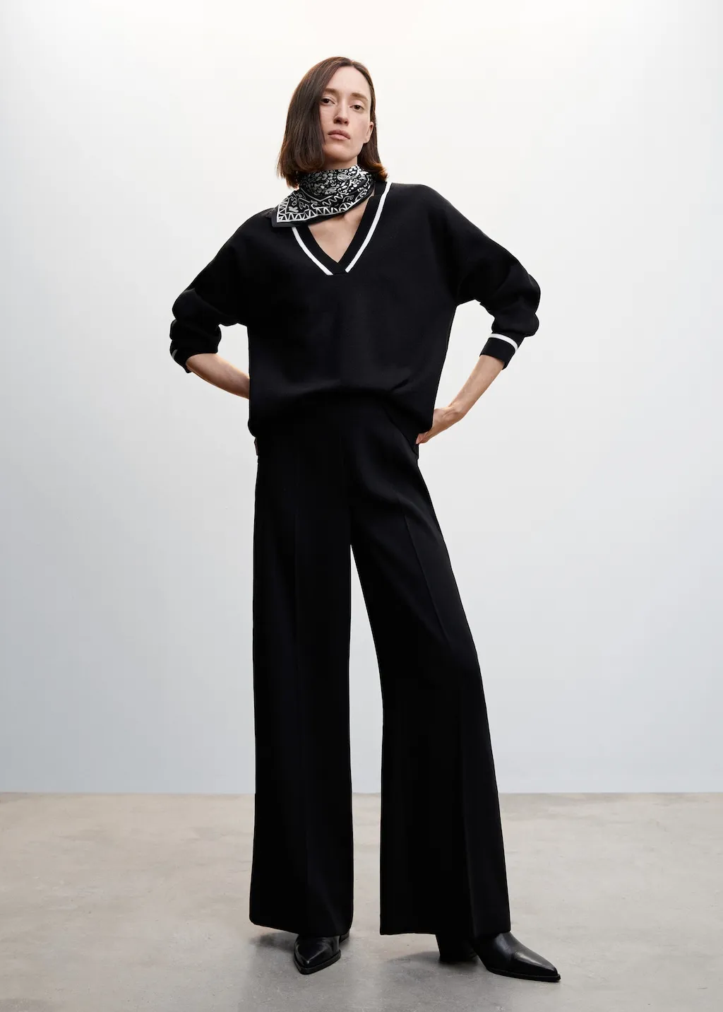 Pullover collo a V contrasto