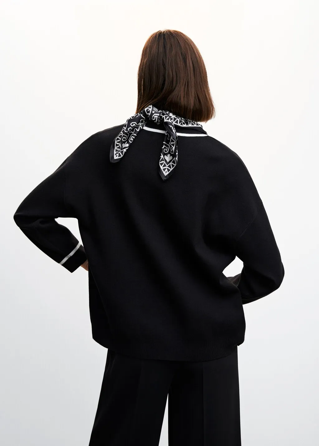 Pullover collo a V contrasto