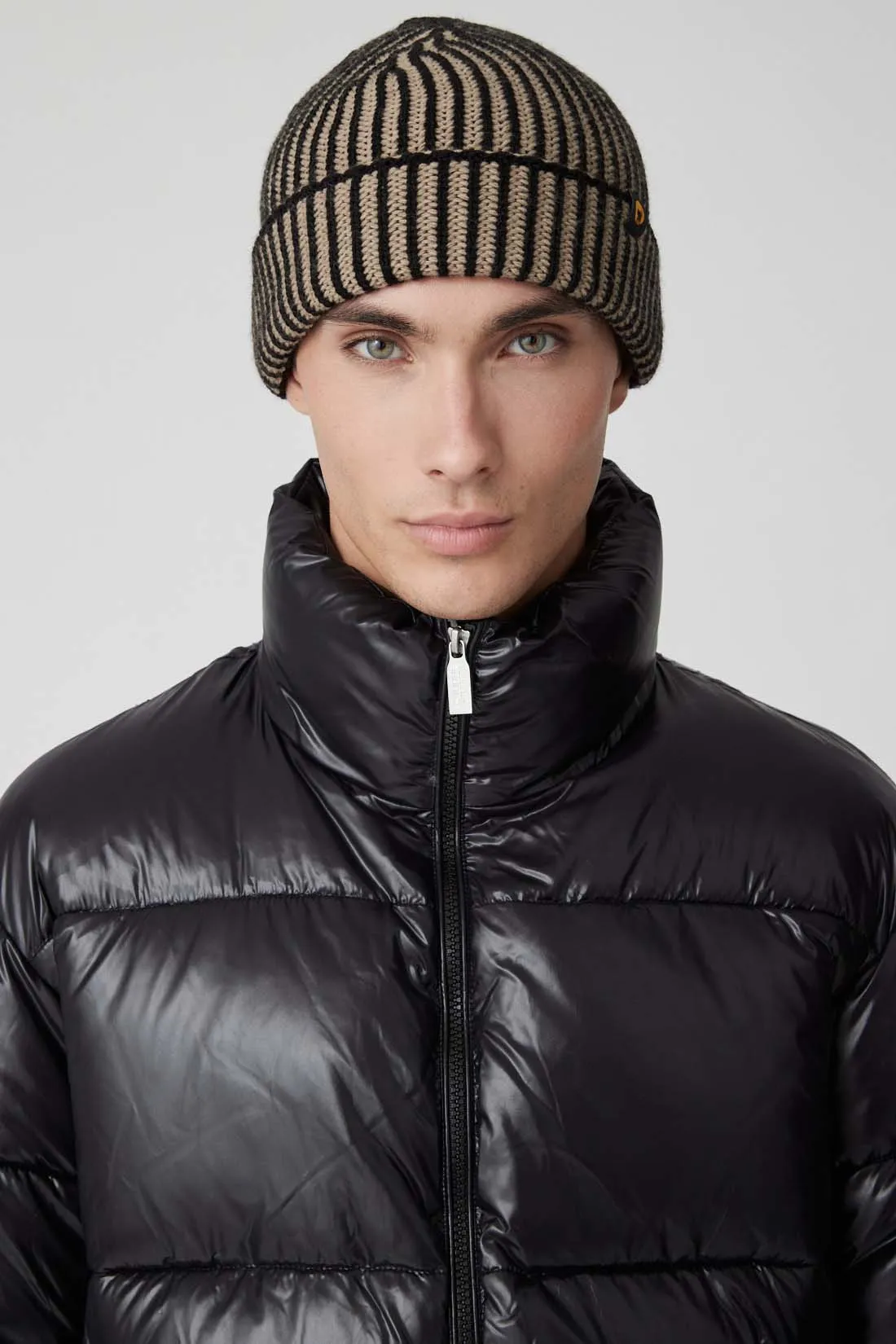 ROTTER – Cappello nero con risvolto