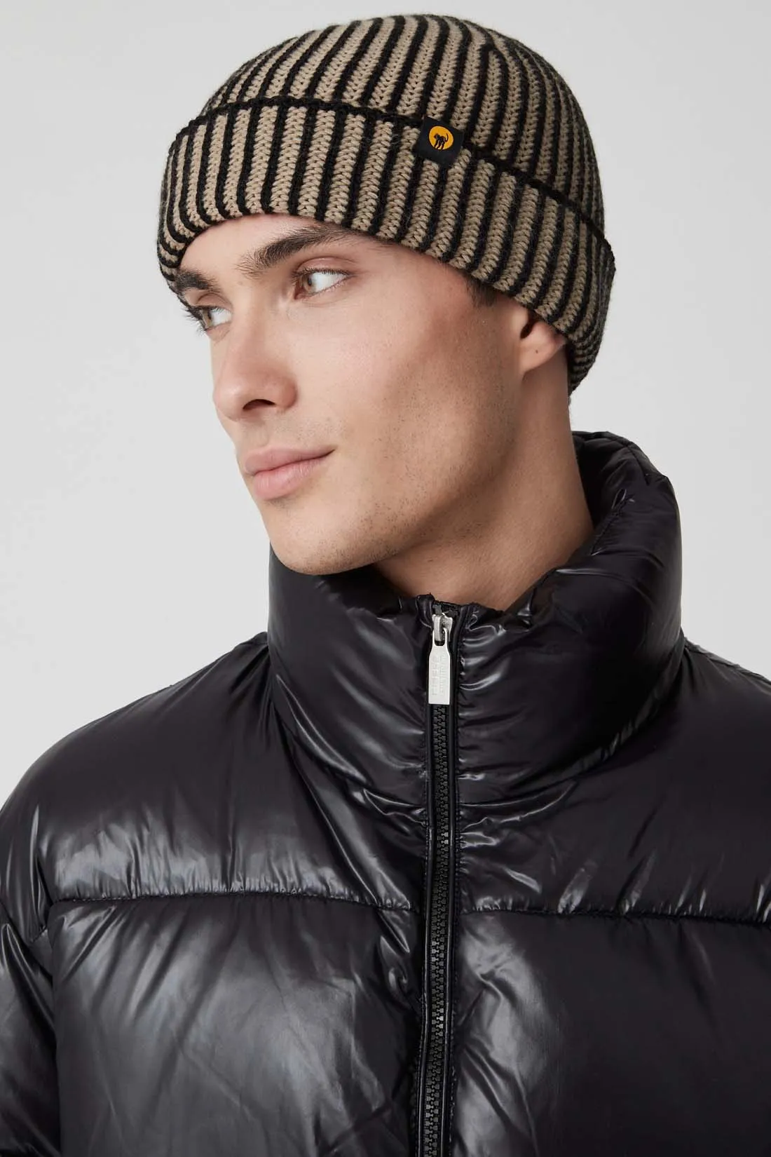 ROTTER – Cappello nero con risvolto