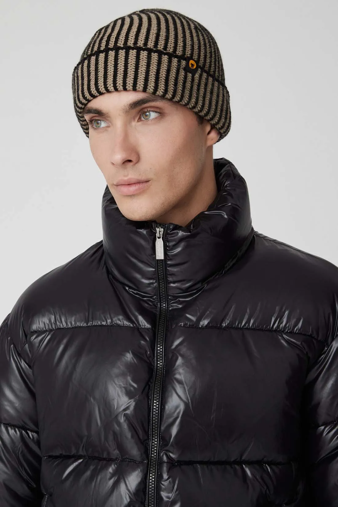 ROTTER – Cappello nero con risvolto