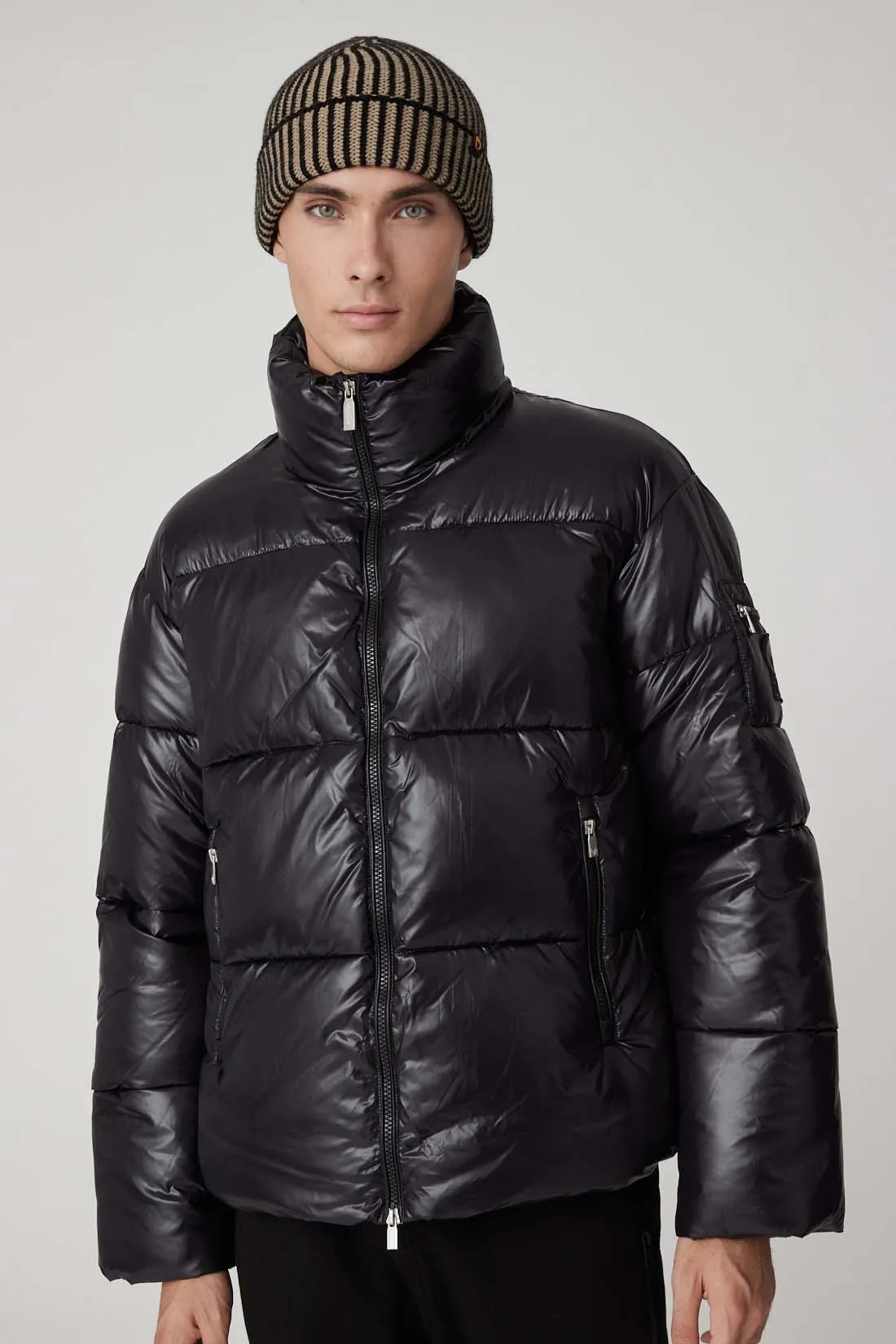 ROTTER – Cappello nero con risvolto